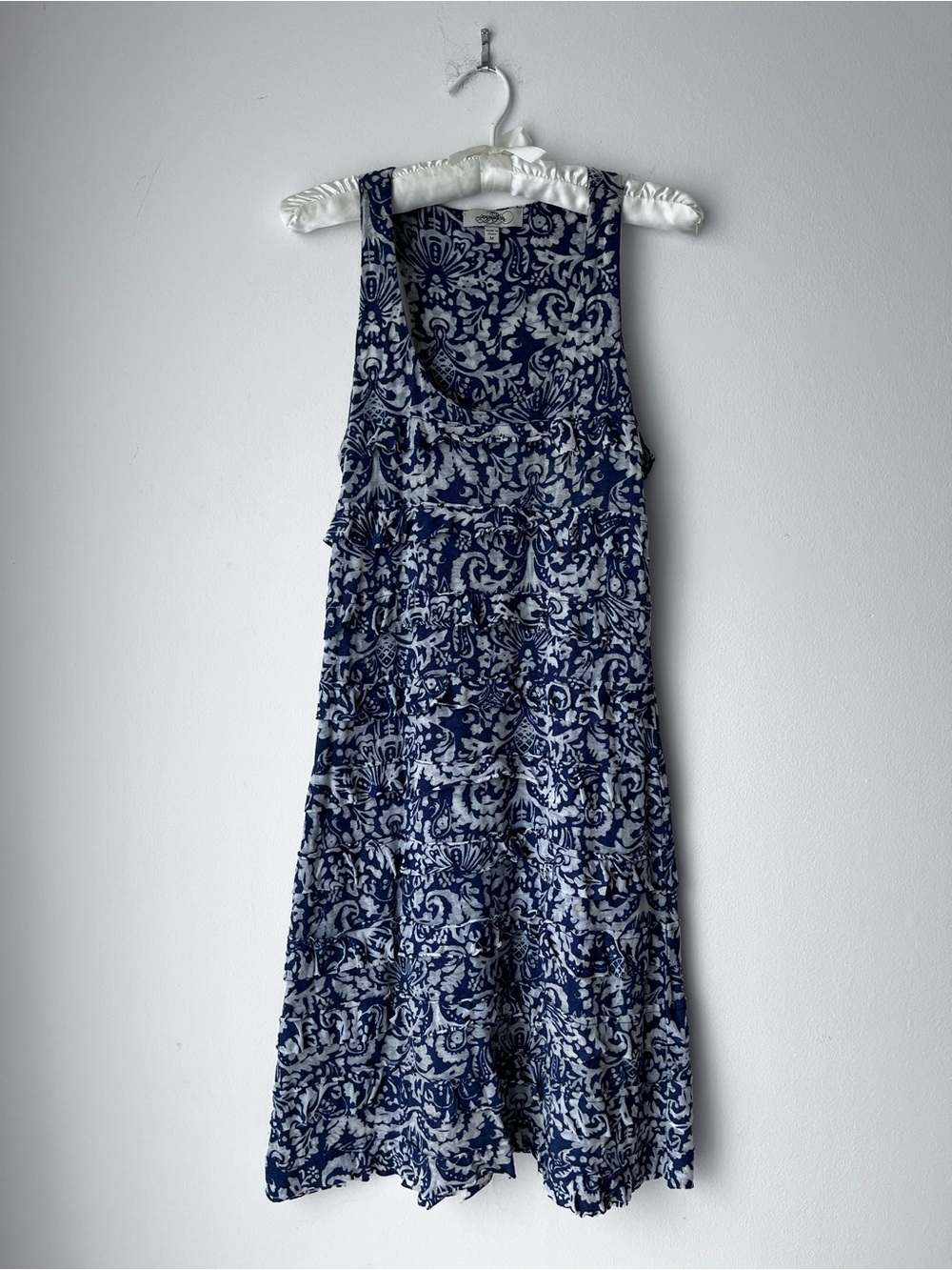 Camellia Sleeveless Racerback Scoop Neckline Ruffle Blue White Gray Dress M
